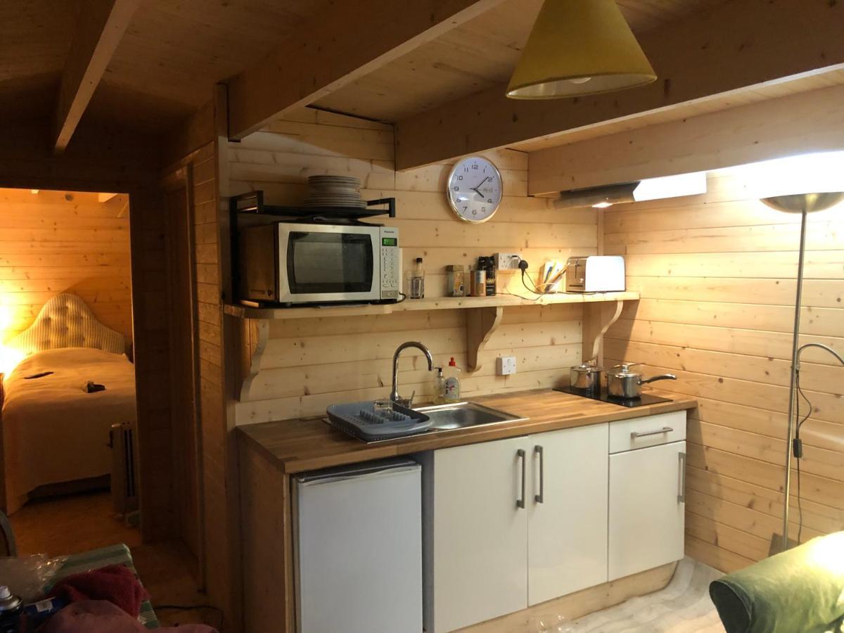 Cosy Garden Log Cabin 索尔兹伯里 外观 照片
