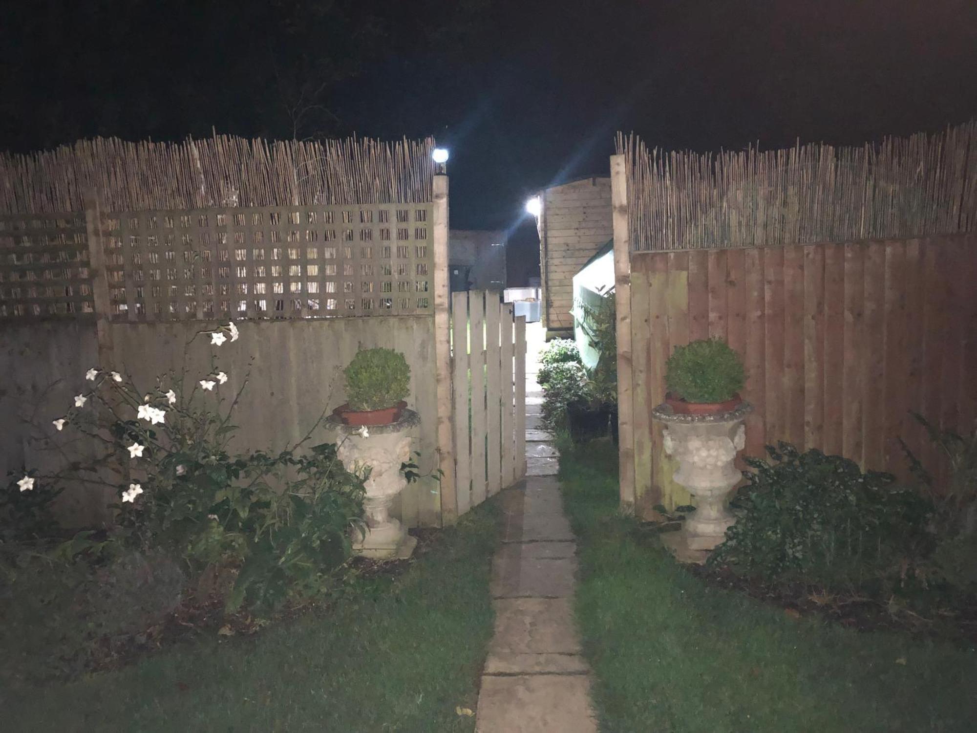 Cosy Garden Log Cabin 索尔兹伯里 外观 照片