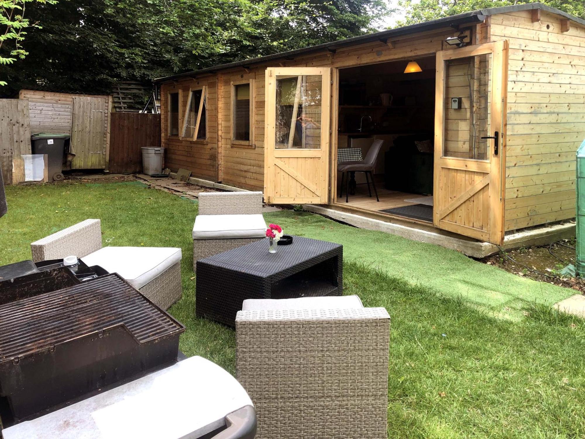 Cosy Garden Log Cabin 索尔兹伯里 外观 照片