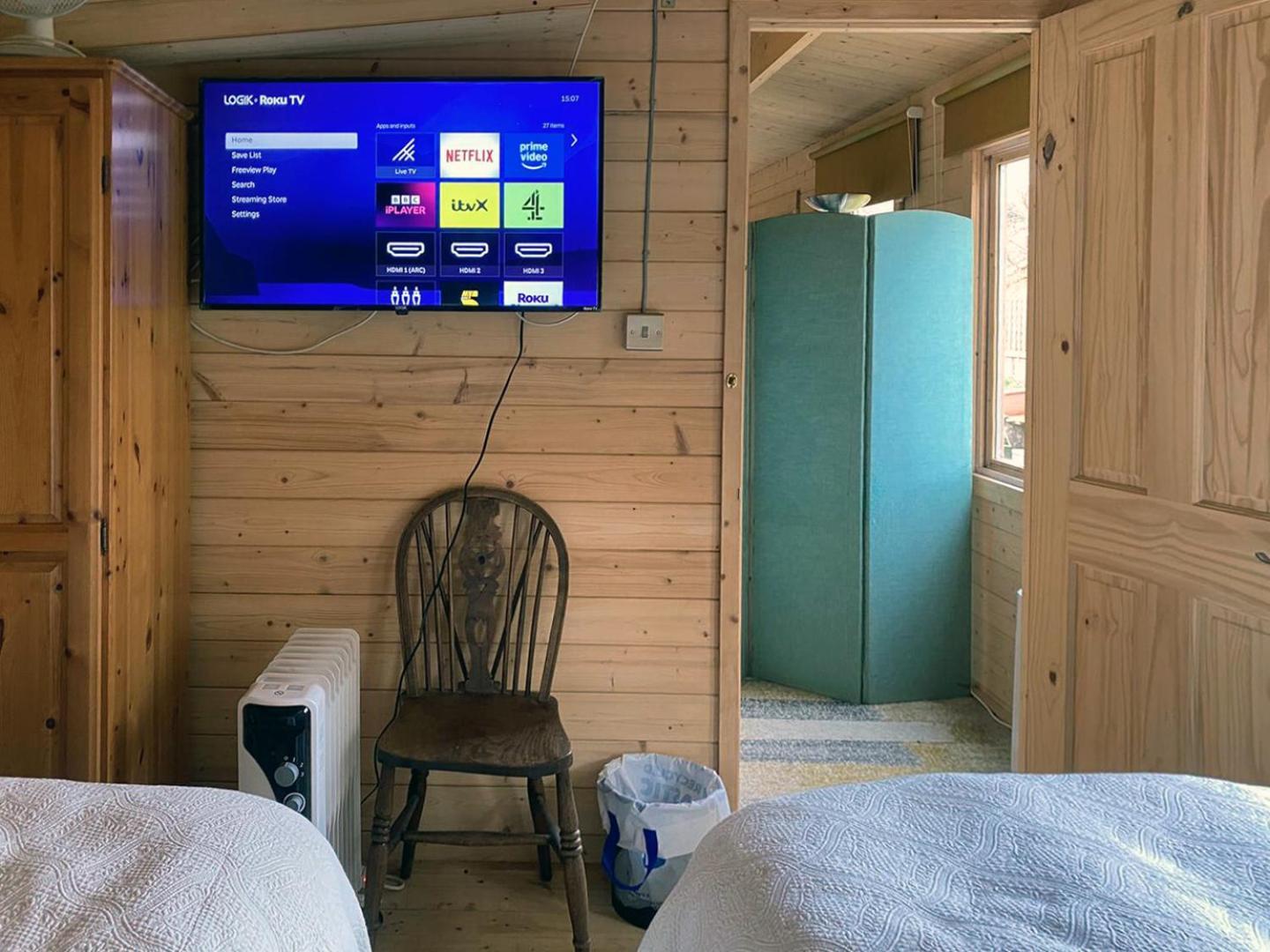 Cosy Garden Log Cabin 索尔兹伯里 外观 照片